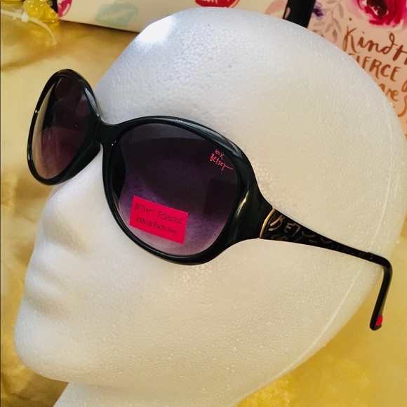 BETSEY JOHNSON BLACK SUNGLASSES LOGO METAL TEMPLE - Picture 2 of 6